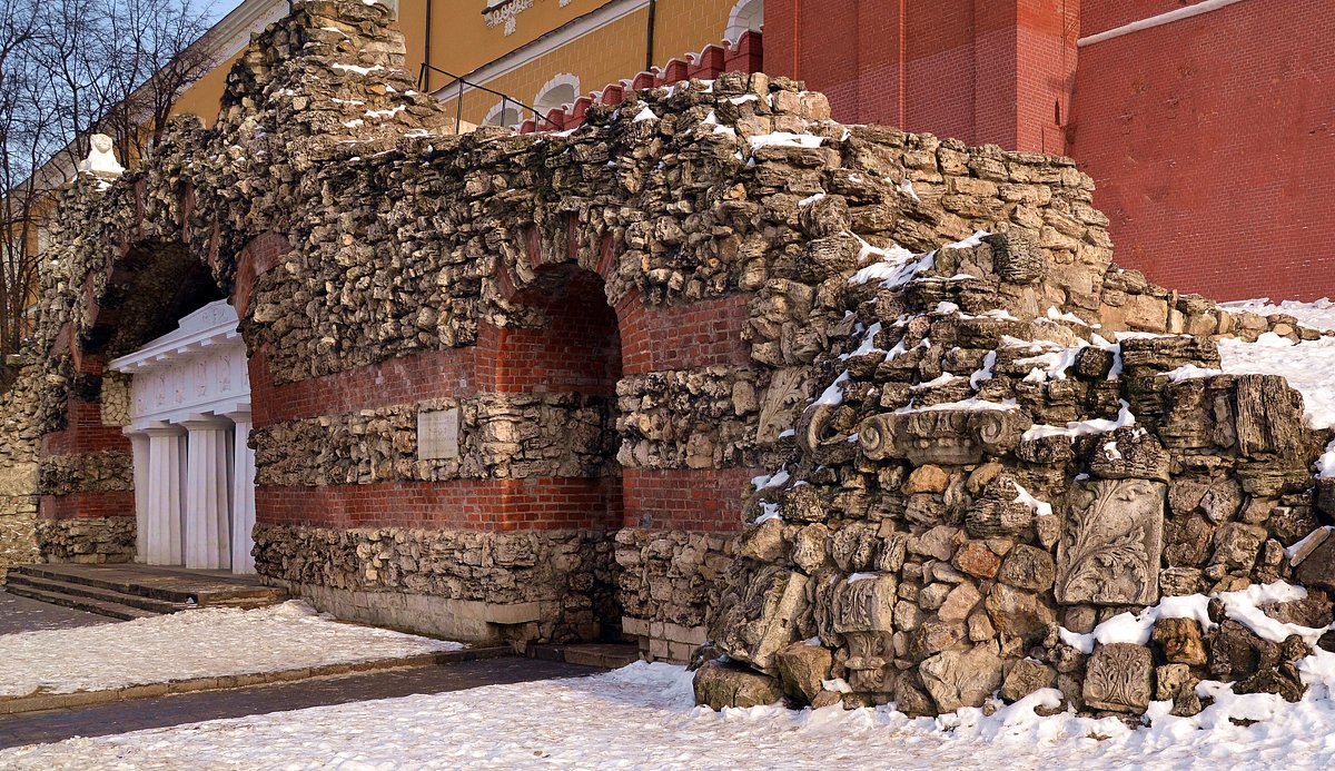 Грот "Руины" у Кремлёвской стены - Владимир Болдырев