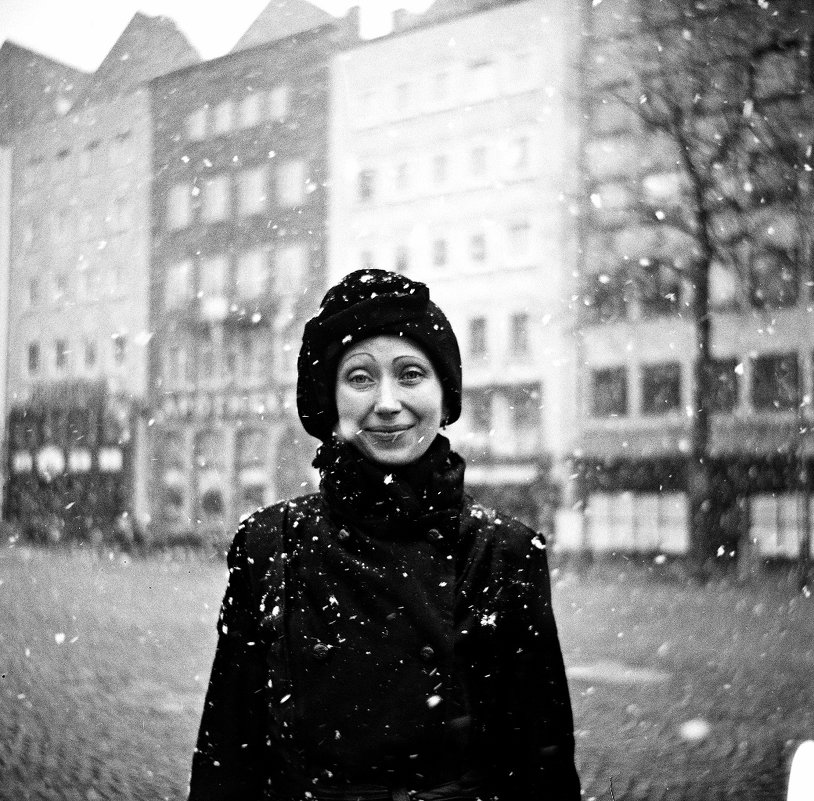 Портрет со снежком - Евгений Золотаев