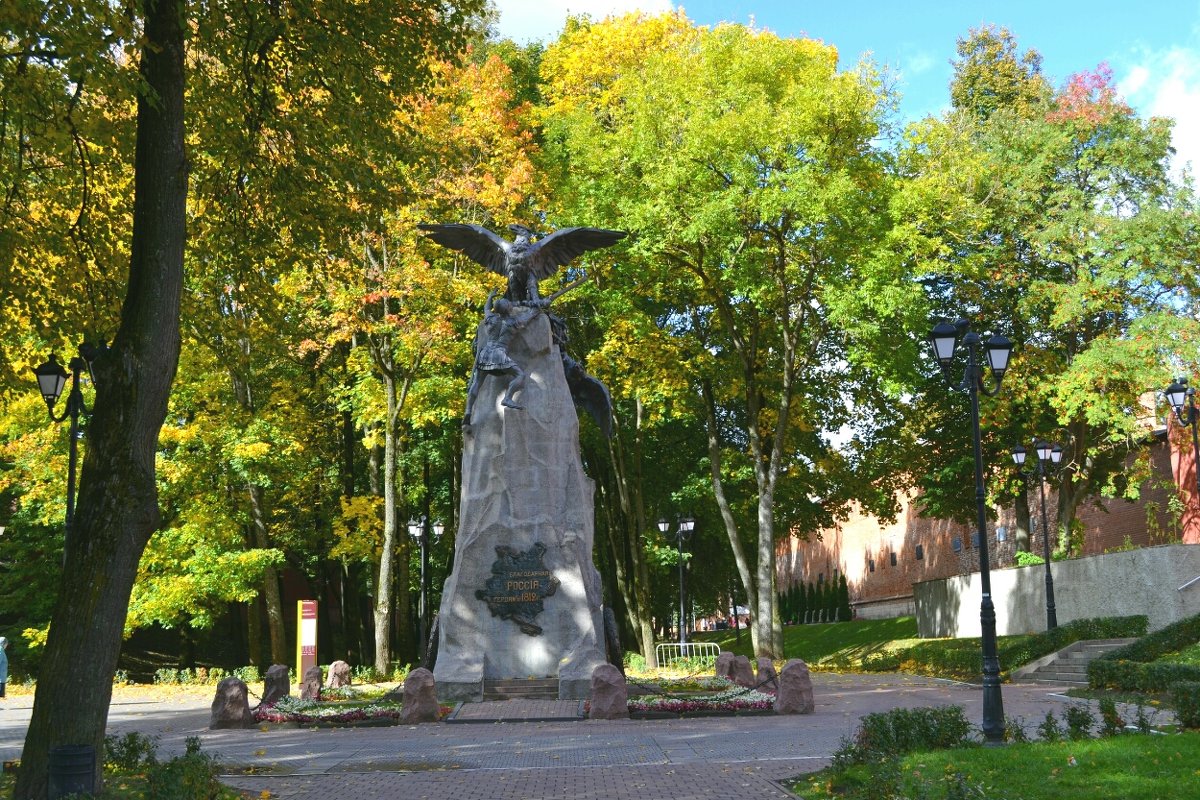 Памятник с орлами - Милешкин Владимир Алексеевич 