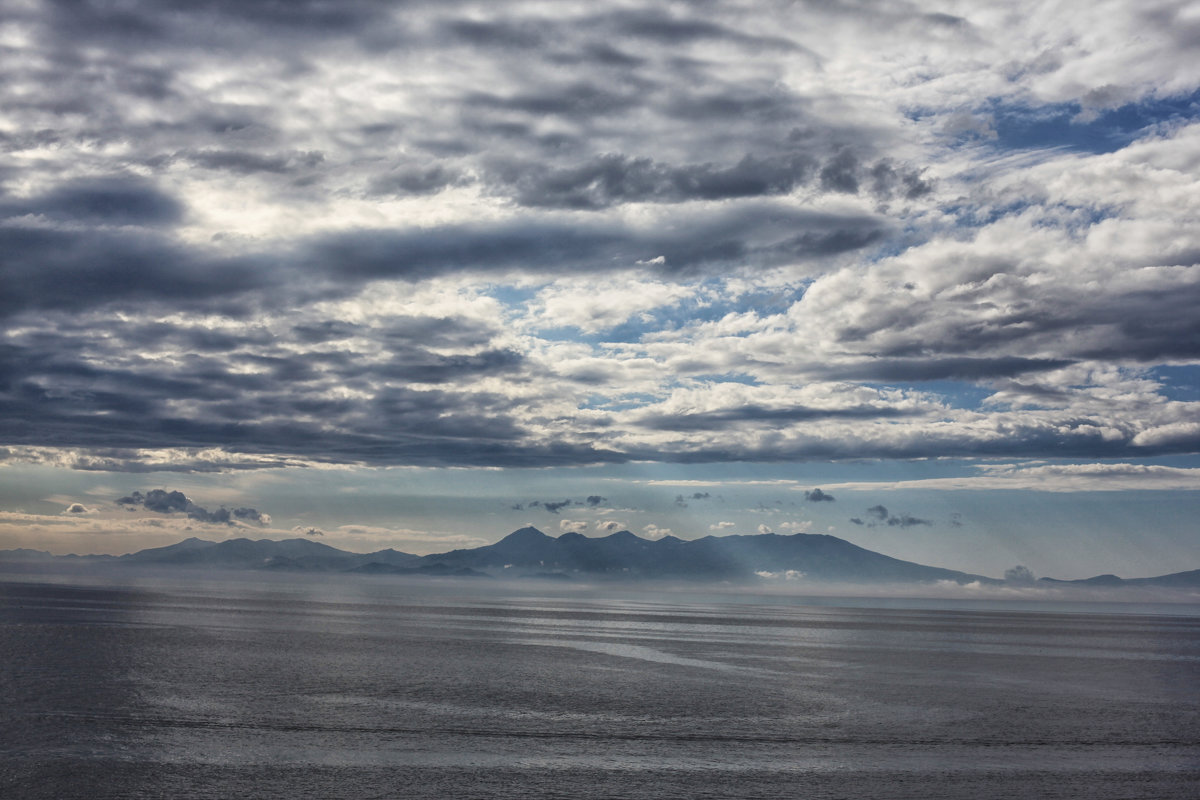 Вид на японские горы с острова Кунашир - Елена Семёнова