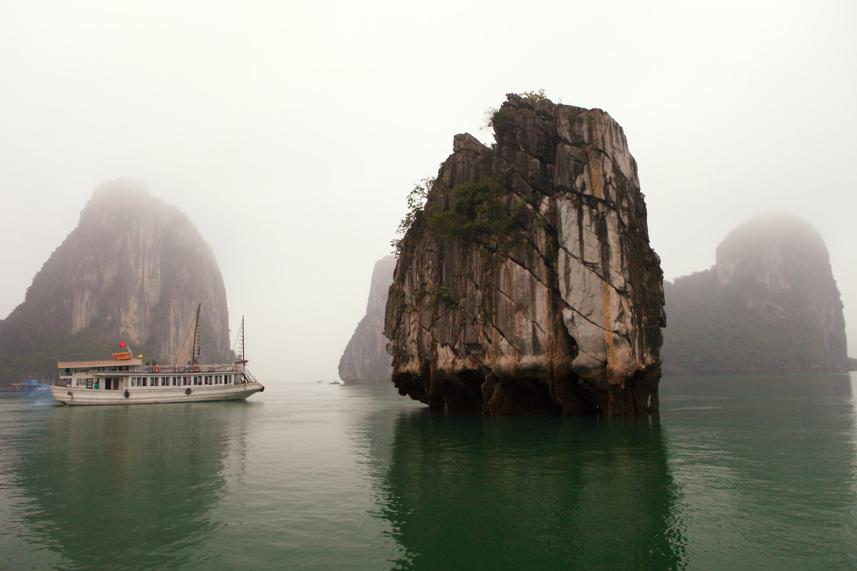 Скалы бухты ХаЛонг(Вьетнам) - Василий 