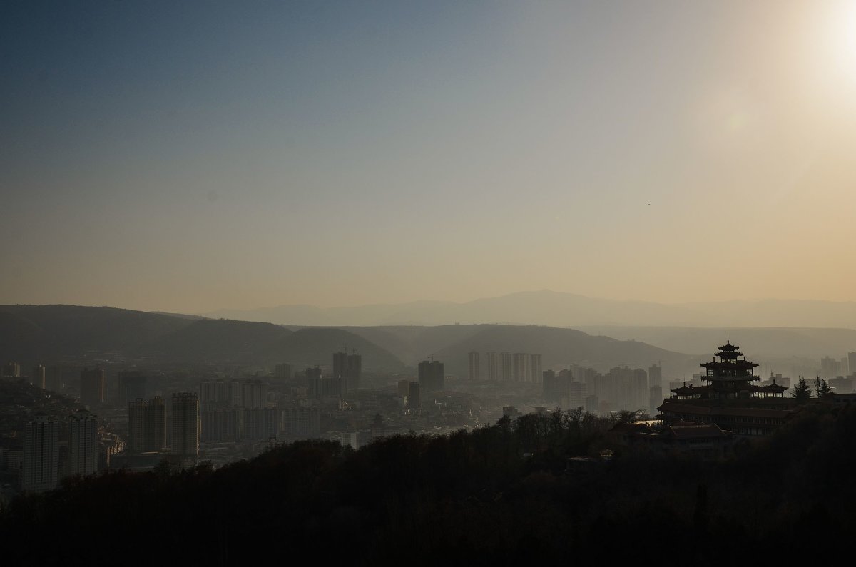Вид с горы на город Ланчжоу - Pavel Shardyko