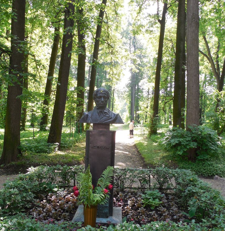 Памятник Пушкину - Мила 