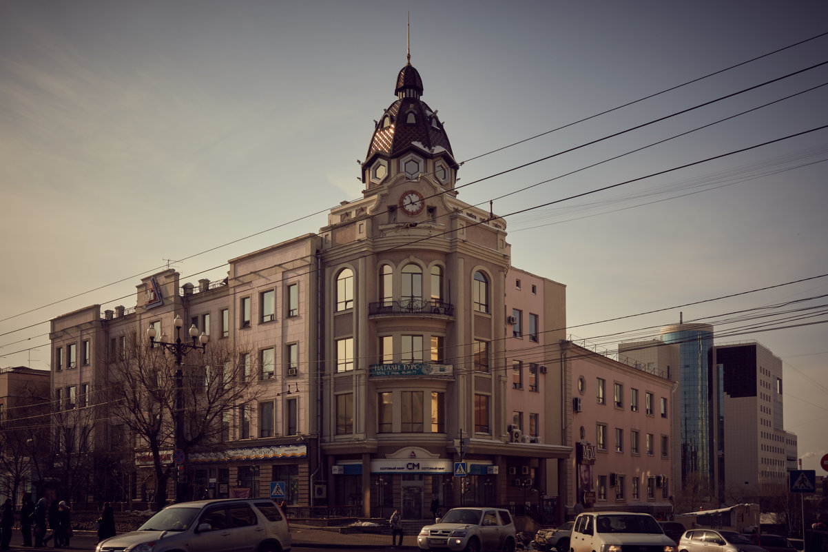 Старое здание - Олег Александров