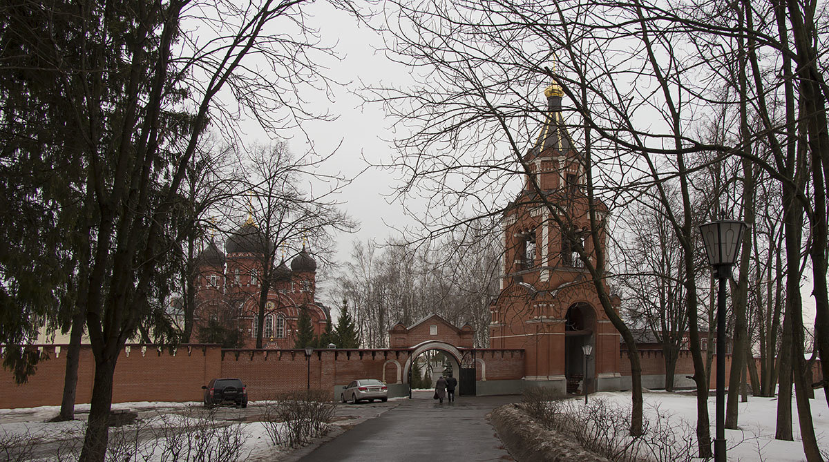 ворота и колокольня Крестовоздвиженского монастыря - Игорь Егоров