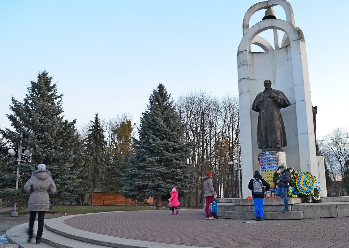 Памятник Т.Г. Шевченко в г. Стрий Львовской области - Ростислав 