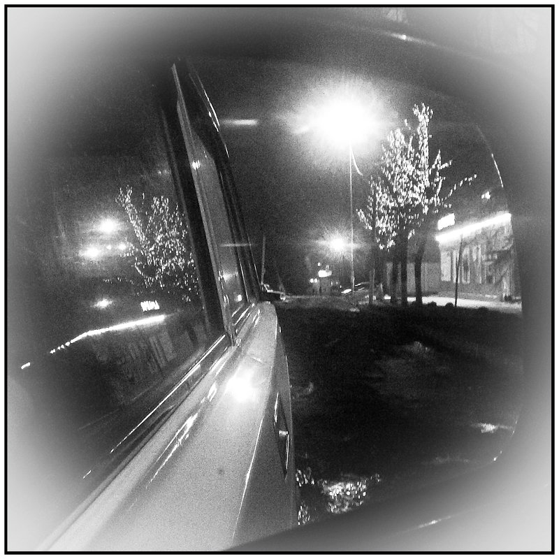 Ночь, улица, зеркало автомобиля... - Дмитрий Калмыков