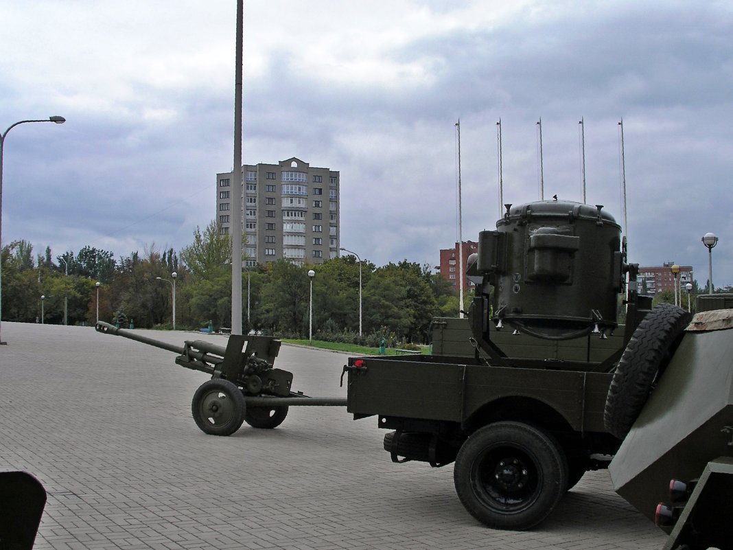 Прожектор ПВО, пушка ЗИС-3. - Татьяна и Александр Акатов