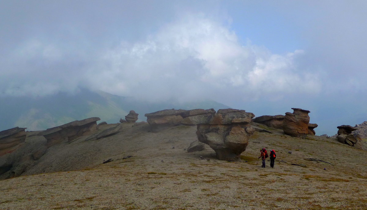 Каменные грибы или Столы богов на склонах Эльбруса. Высота 3000 м над уровнем моря. - Vladimir 070549 