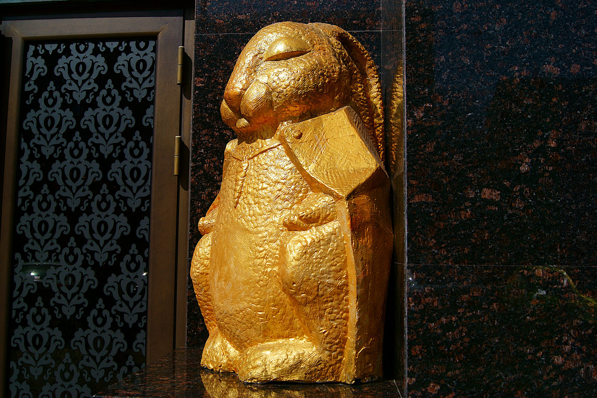 Golden Buddha Rabbit - Yuriy Man