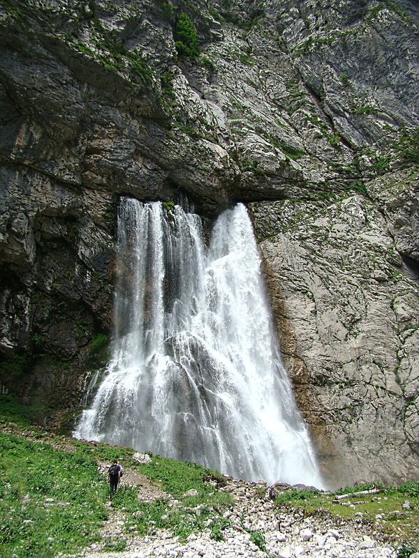 Абхазия. Гегский водопад в июне. - юрий 