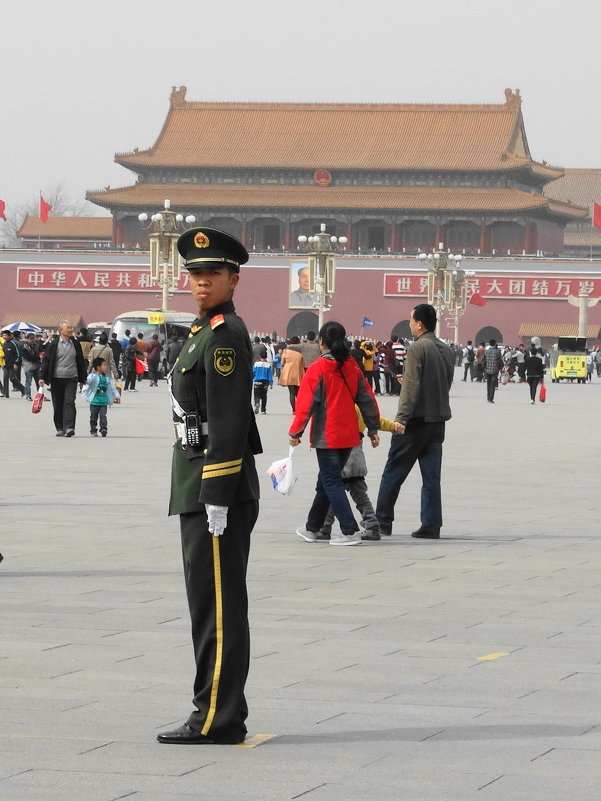 Солдатик на площади Тяньаньмэнь - svk *