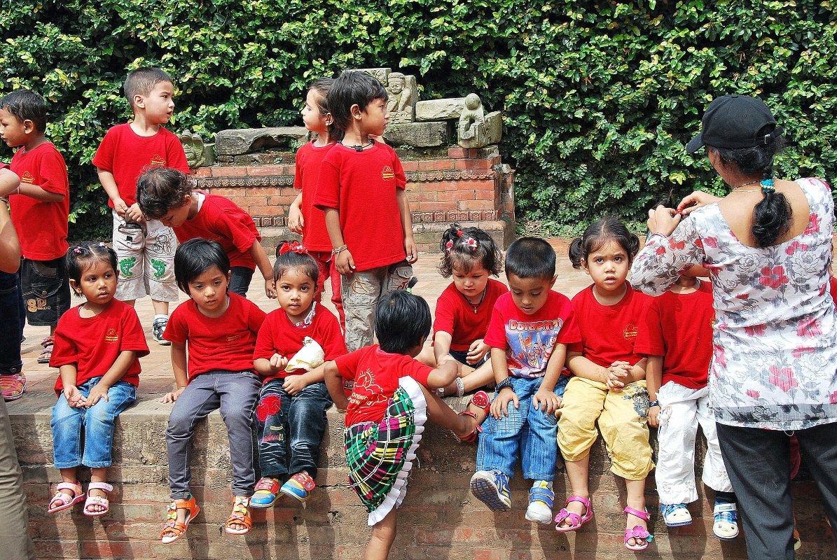 Непал. Детский сад на выгуле - Елена Познокос