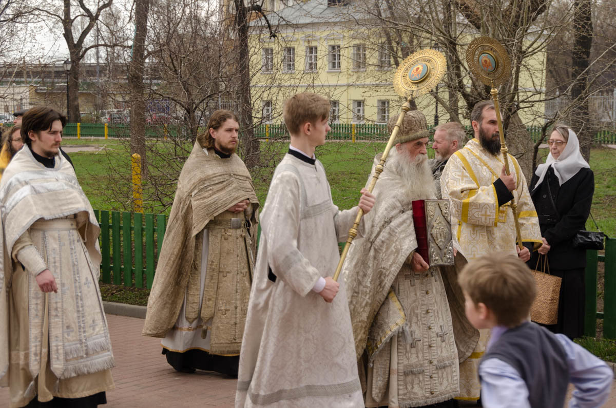 Неделя Святых Жен-Мироносиц . Крестный ход. Рогожская слобода. Москва. - Лариса *