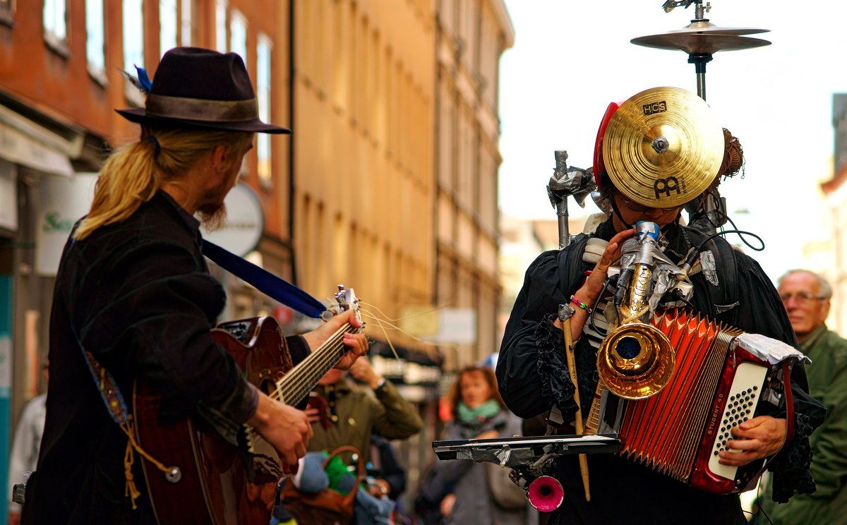 Anders Flanderz / уличные музыканты в Стокгольме - Виктор | "Индеец Острие Бревна"
