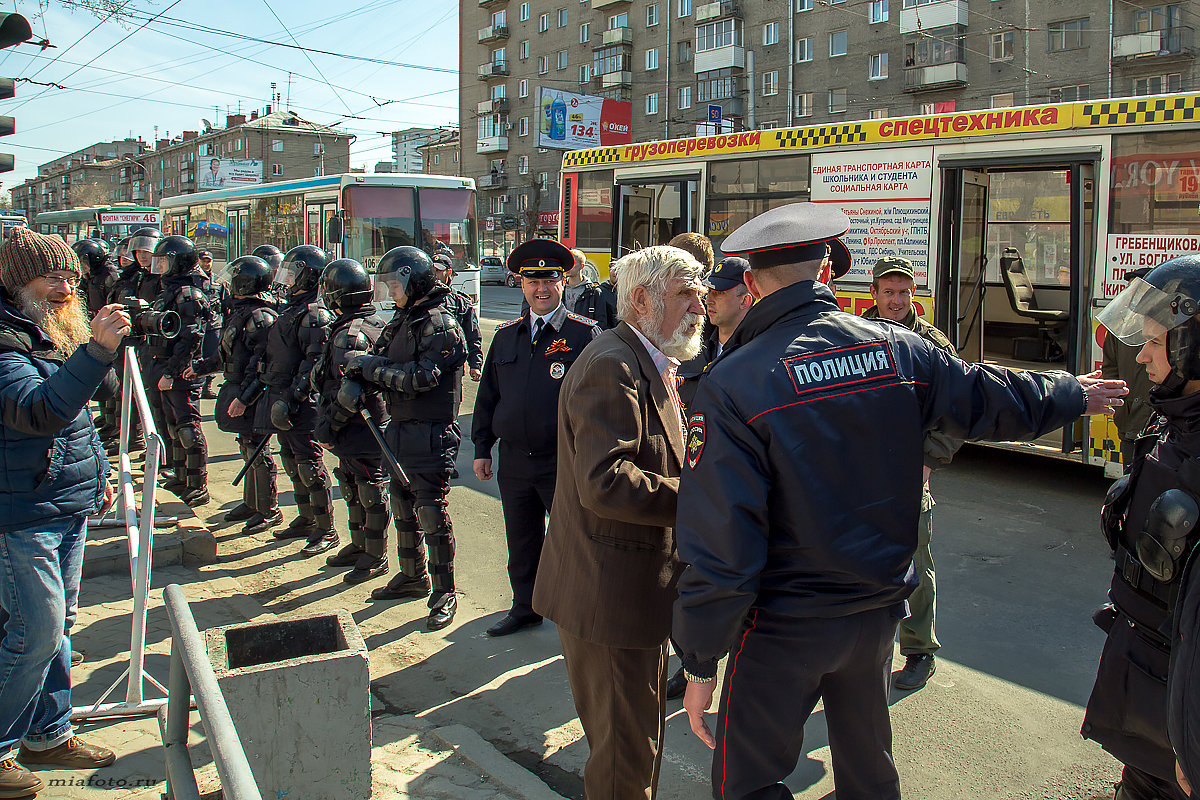 Оцепление "Монстрации" в Новосибирске - Николай Мелонов