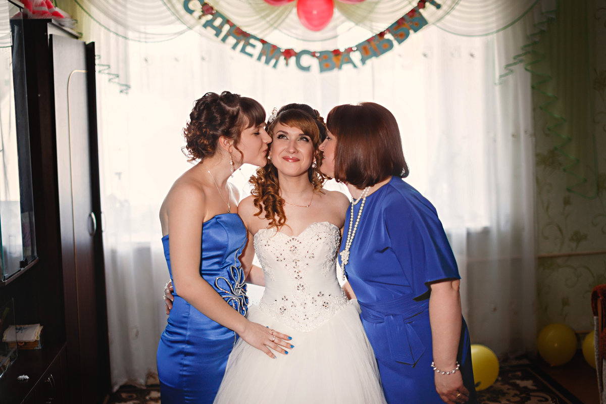 Невеста с сестричкой и мамой - Ирина Матюхина
