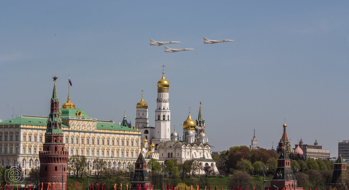 Боевые самолеты над Кремлём - Андрей Вигерчук