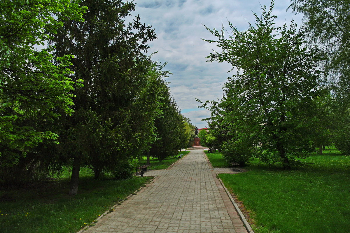 В сквере.Бийск май 2015. - Владимир Михайлович Дадочкин