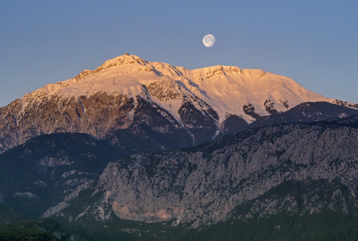 Закат луны на восходе солнца - Виталий Авакян