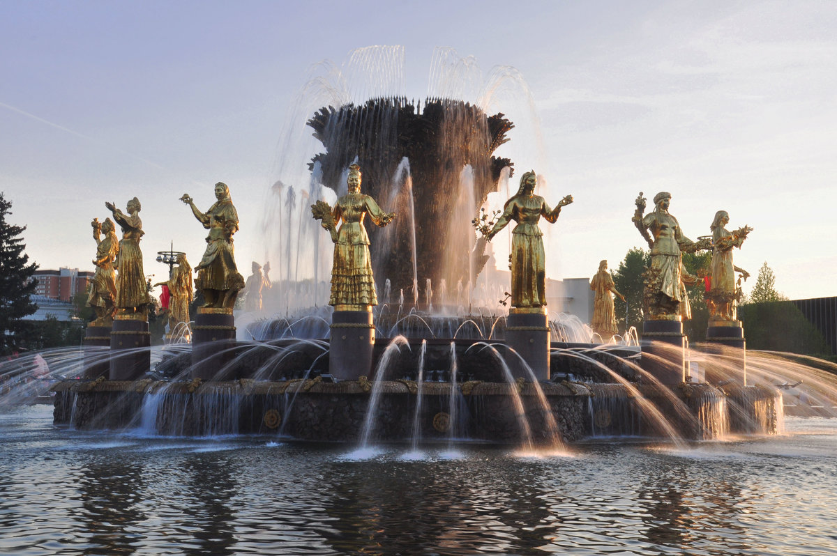 фонтан "Дружба народа" - Августа 