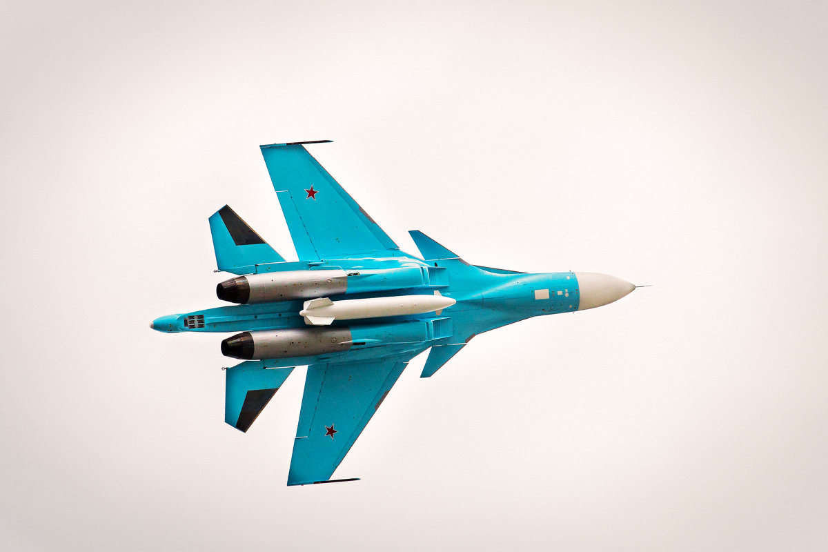 Красавец Су-34, пролетал сегодня прямо над балконом:) - Алексей Поляков