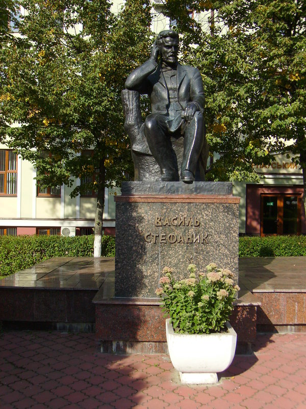 Памятник  Василию  Стефанику  в  Ивано - Франковске - Андрей  Васильевич Коляскин