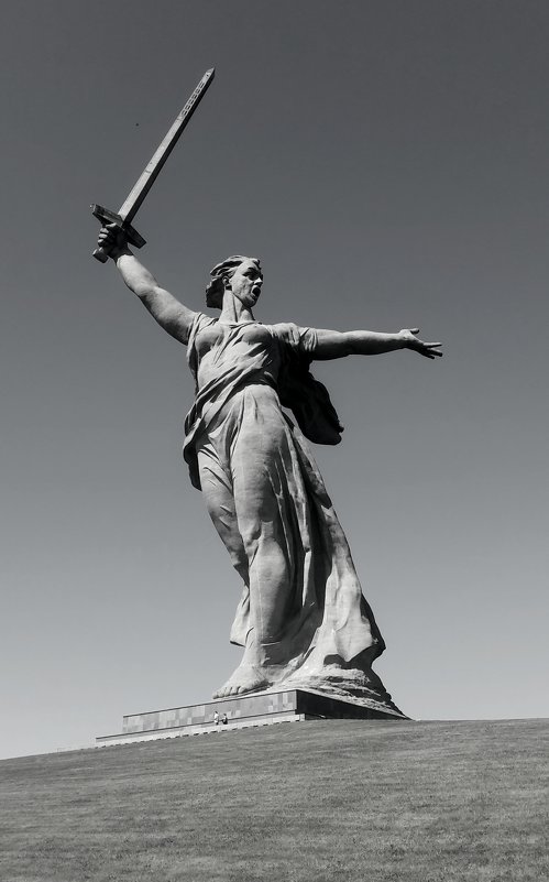 Мамаев курган. Статуя Родина-мать - Григорий Кучушев