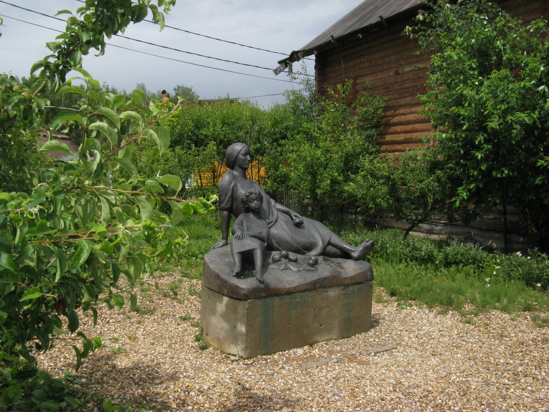 Скульптура "Мать и дитя". - Серж Поветкин