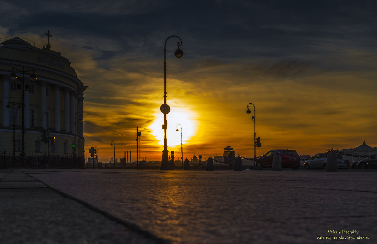 Яркий закат на Адмиралтейской набережной - Valeriy Piterskiy