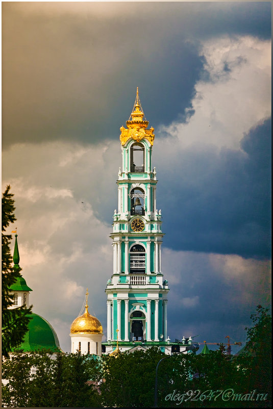 Вид на колокольню Троице Сергиевой лавры - Олег Каплун