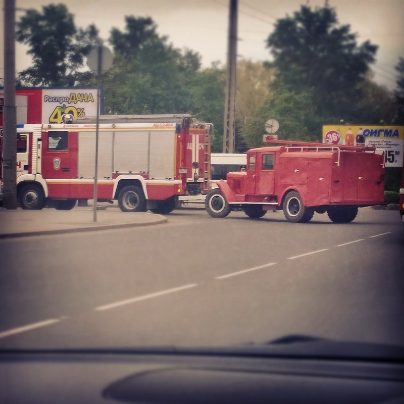 Пожарная- ретро машинка едет на праздник к детям :) - Валентина Алейник