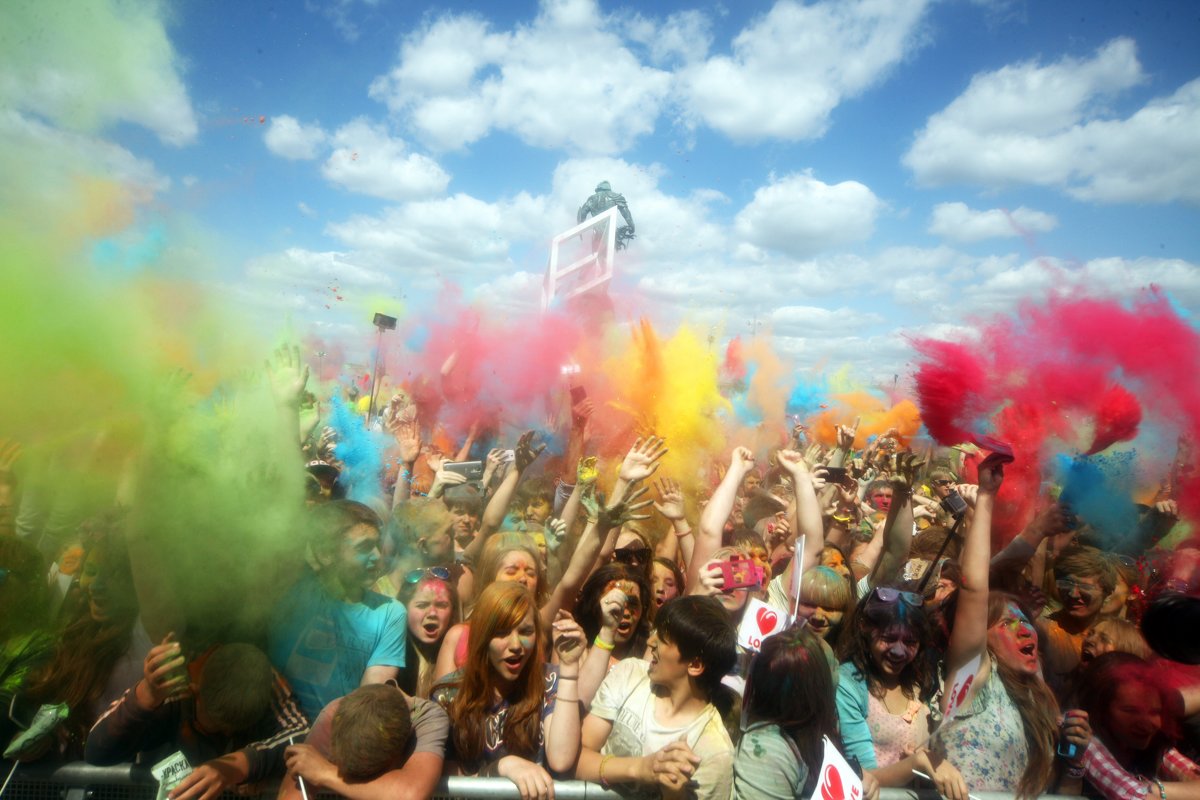 Фестиваль красок "Holi" на стадионе "Открытие арена" - Sergey Vedyashkin