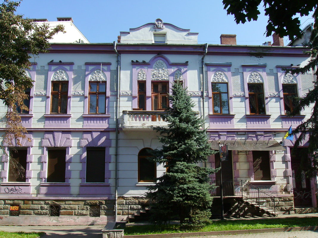 Офисное  здание  в  Ивано - Франковске - Андрей  Васильевич Коляскин