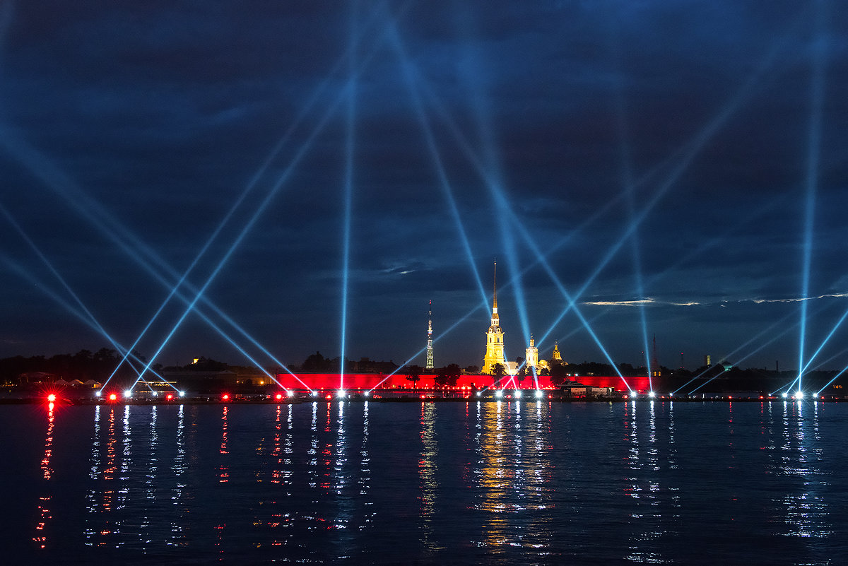 Петропавловская крепость в лучах прожекторов - Ольга Волкова