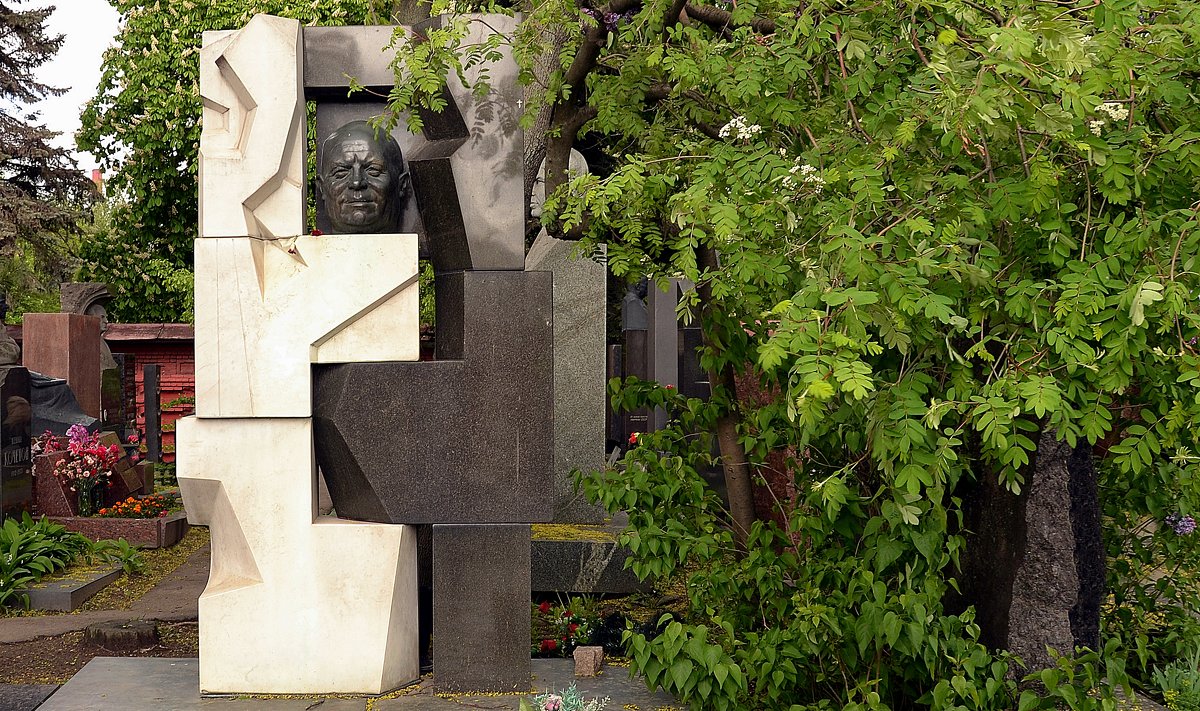 Памятник на могиле Н. Хрущёва. - Владимир Болдырев