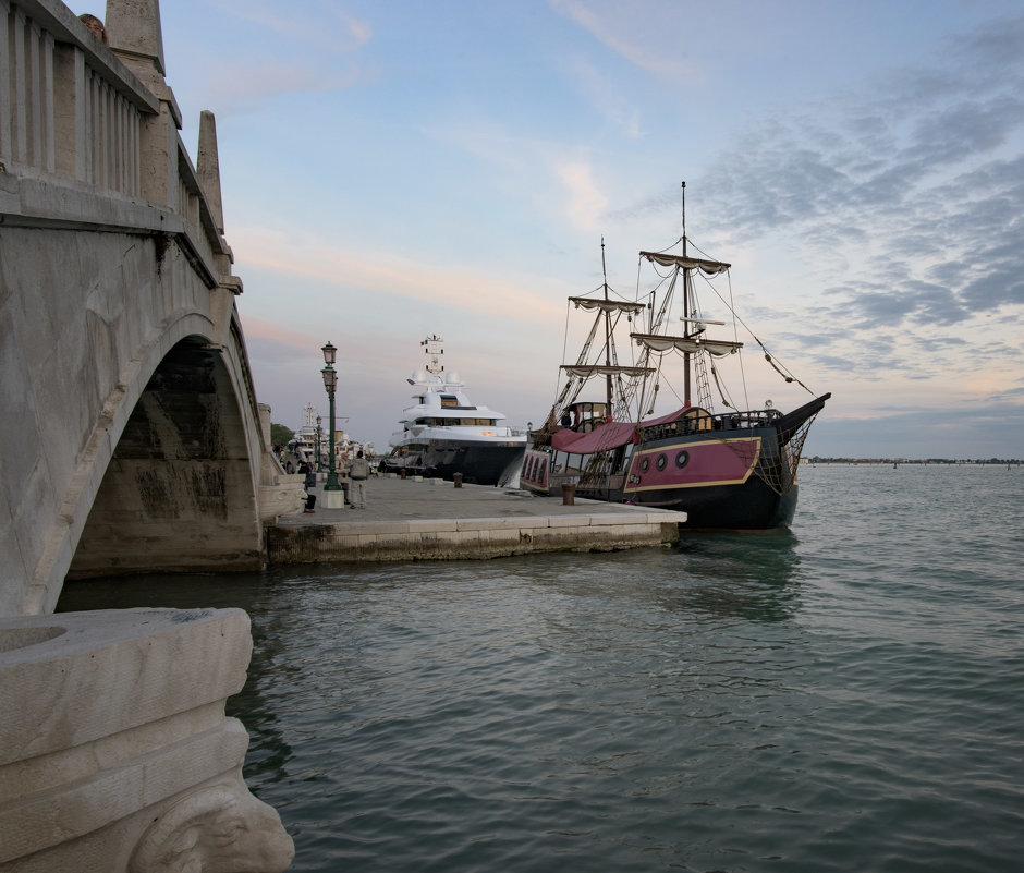 alla mattina presto a Venezia.Italia. - Олег 