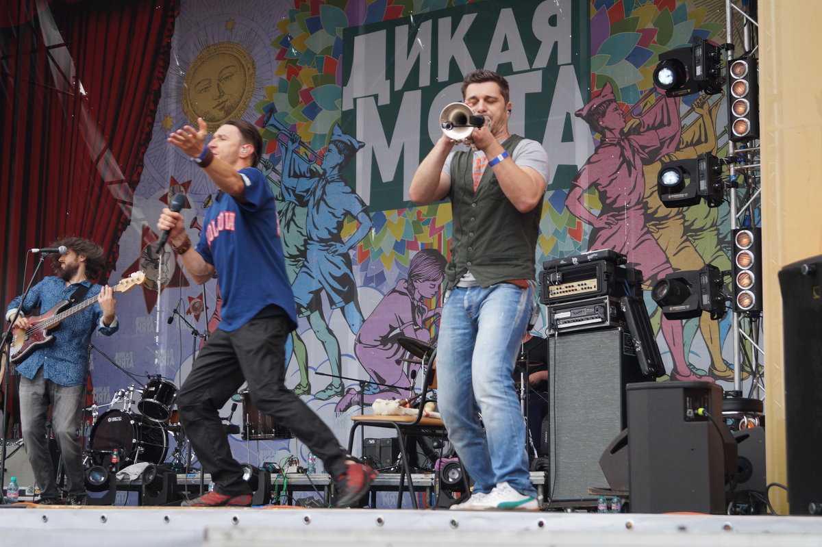 «Zdob şi Zdub» (Здоб ши Здуб) — молдавская рок-группа на фестивале - Серж Поветкин