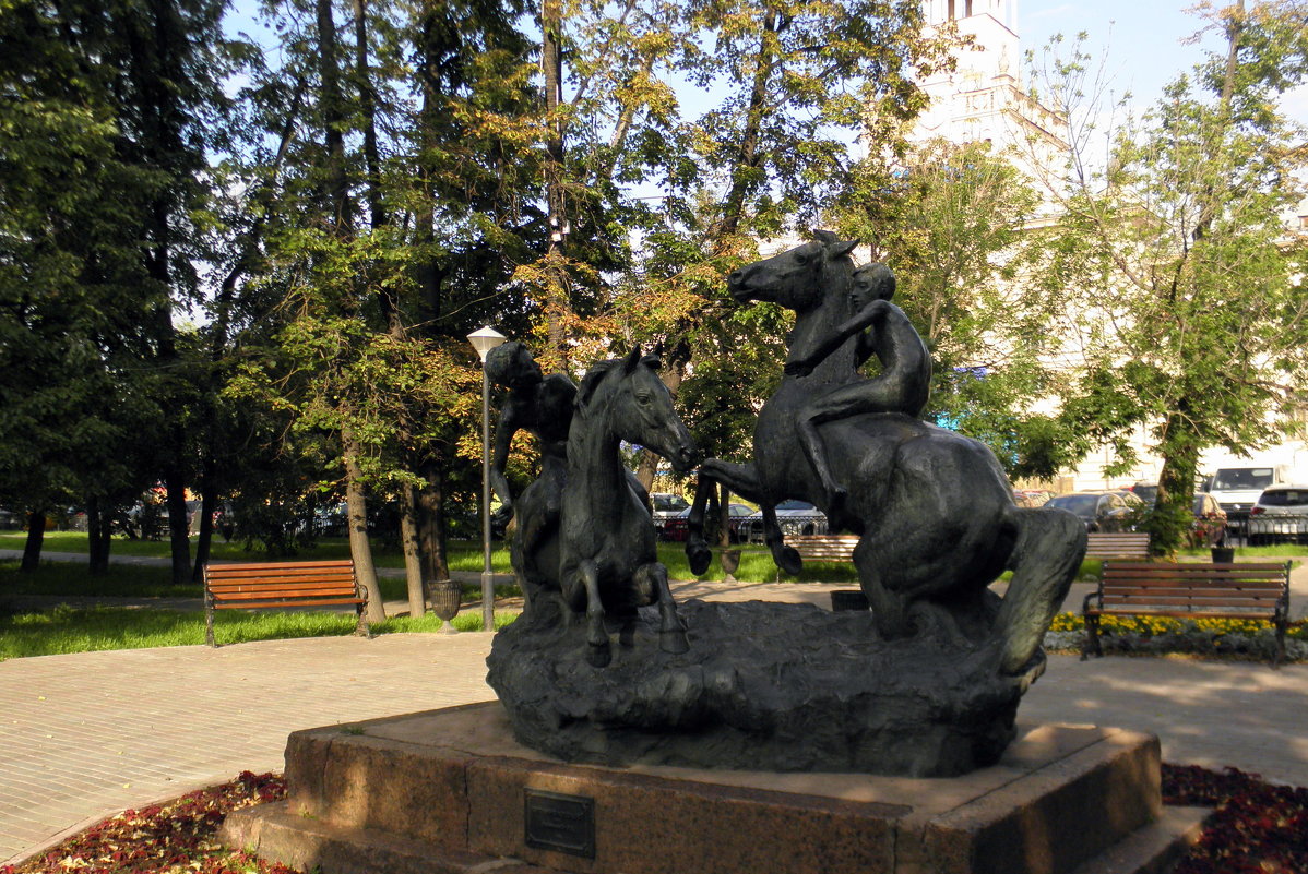 Скульптура "Купание коней" - Елена 