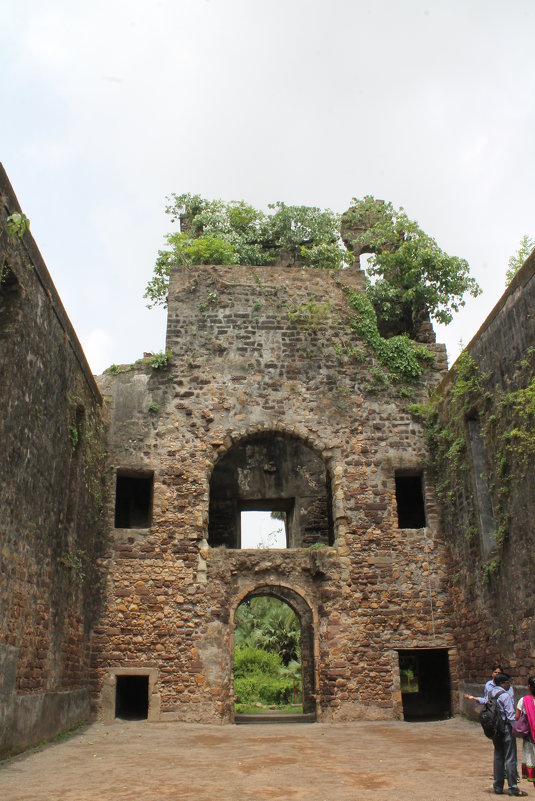 Руины каталитического храма Васаи форт Мумбаи - maikl falkon 