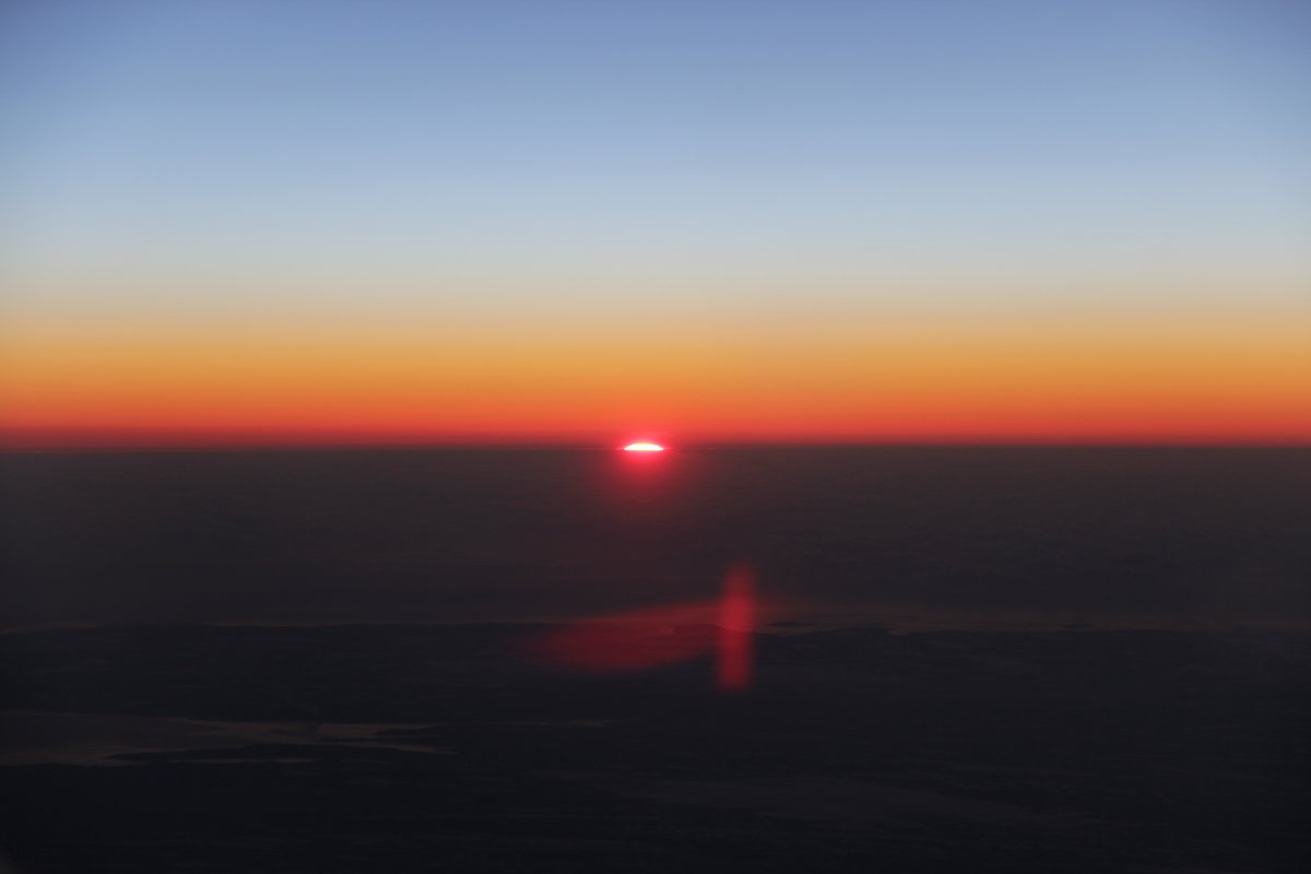 Восход солнца с борта самолета - Александр Валяев