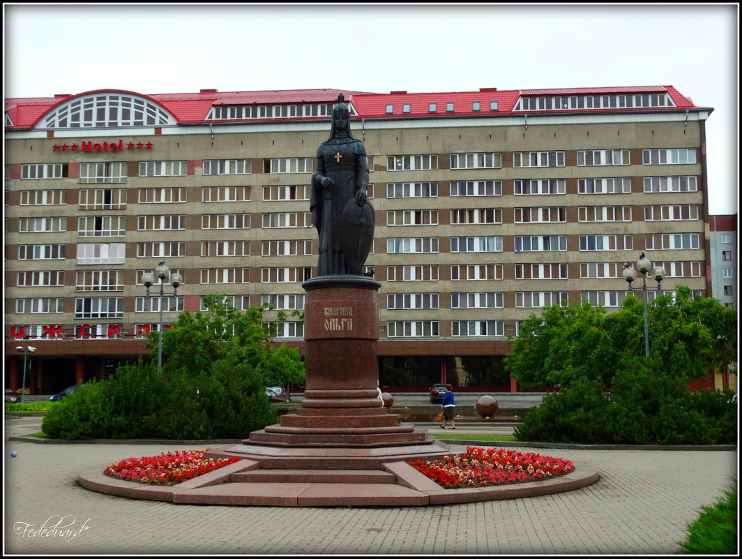 Памятник княгине Ольге у гостиницы "Рижская" - Fededuard Винтанюк