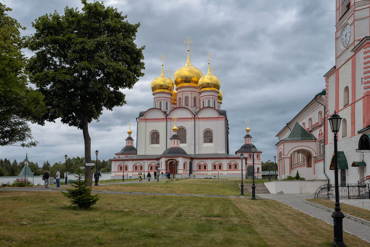 Богатый монастырь - Евгений Никифоров