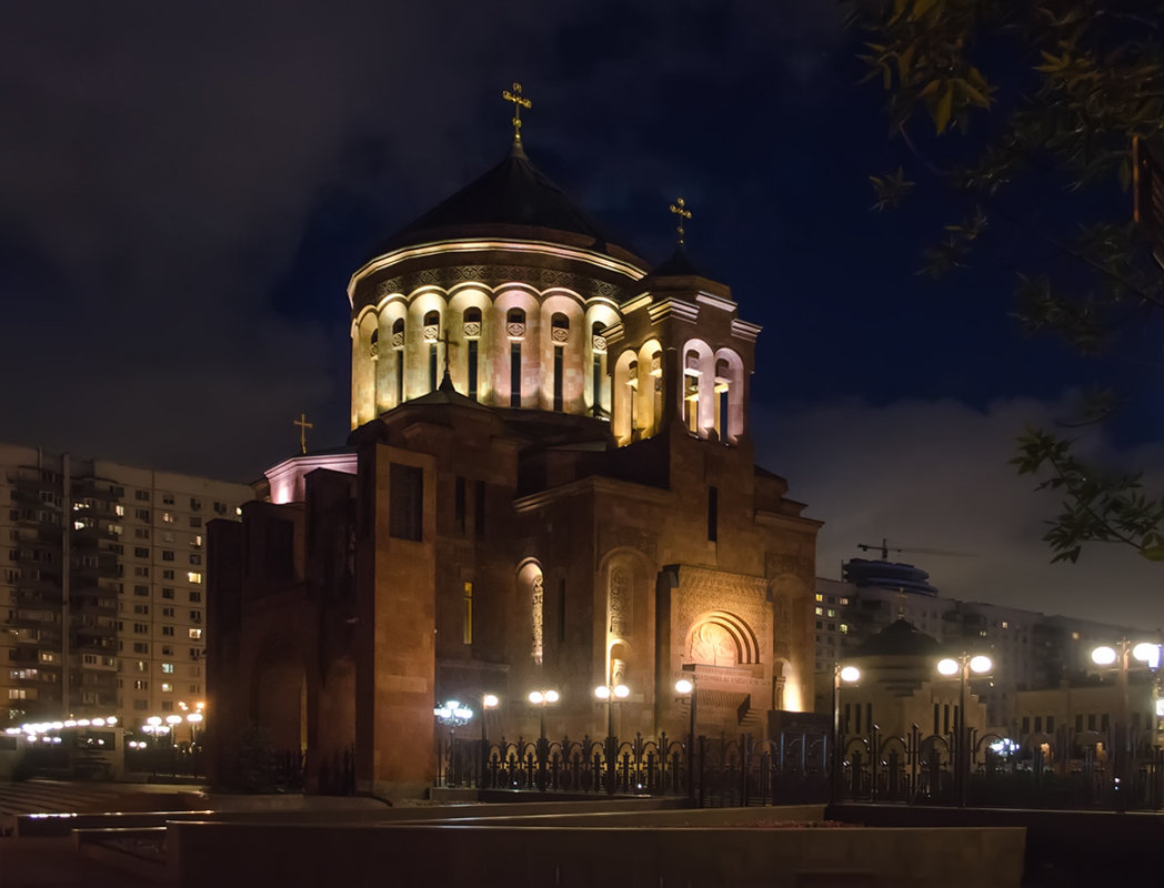 армянский церковь в москве на олимпийском