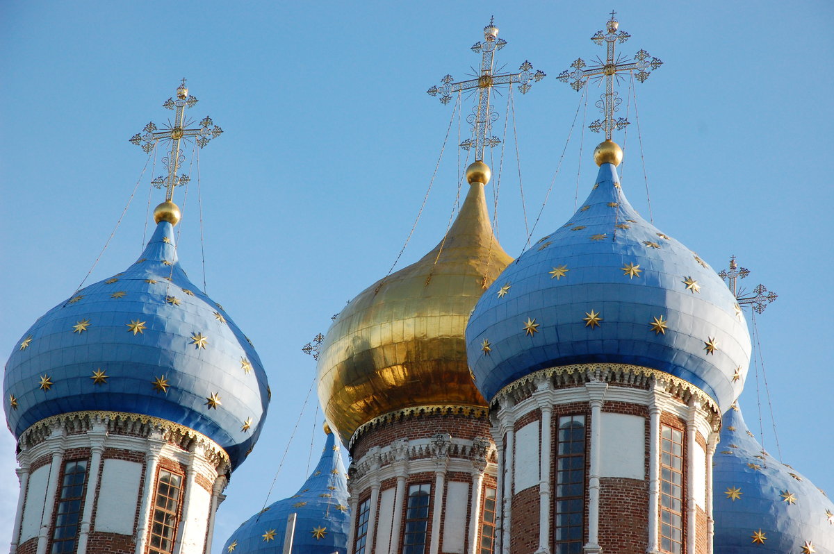 Купола Успенского храма прекрасны при любой погоде - Александр Буянов