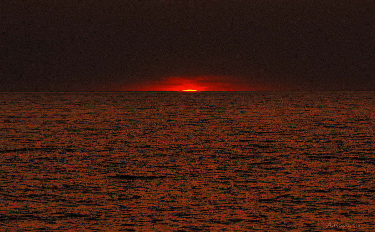 Dramatic sunset on the Black Sea. - krivitskiy Кривицкий