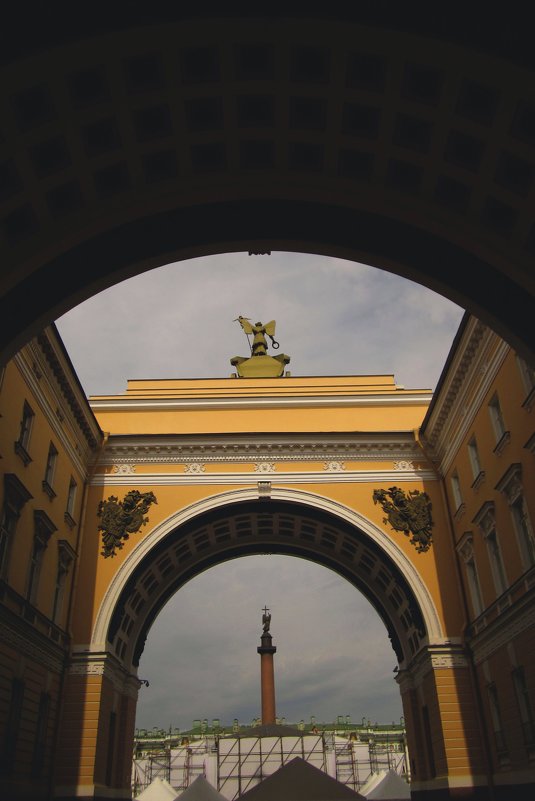 Через две арки... (Санкт-Петербург) - Павел Зюзин