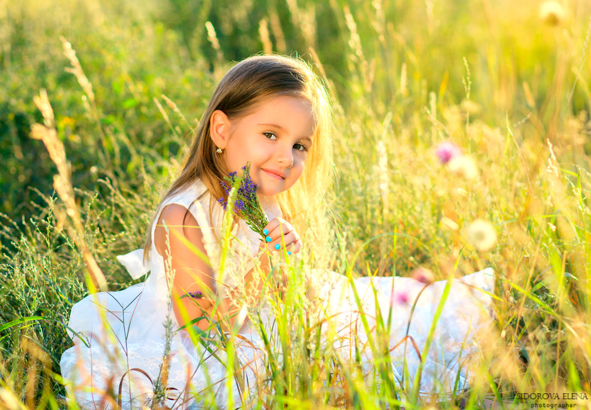 Girl in the field - Helena Sidorova