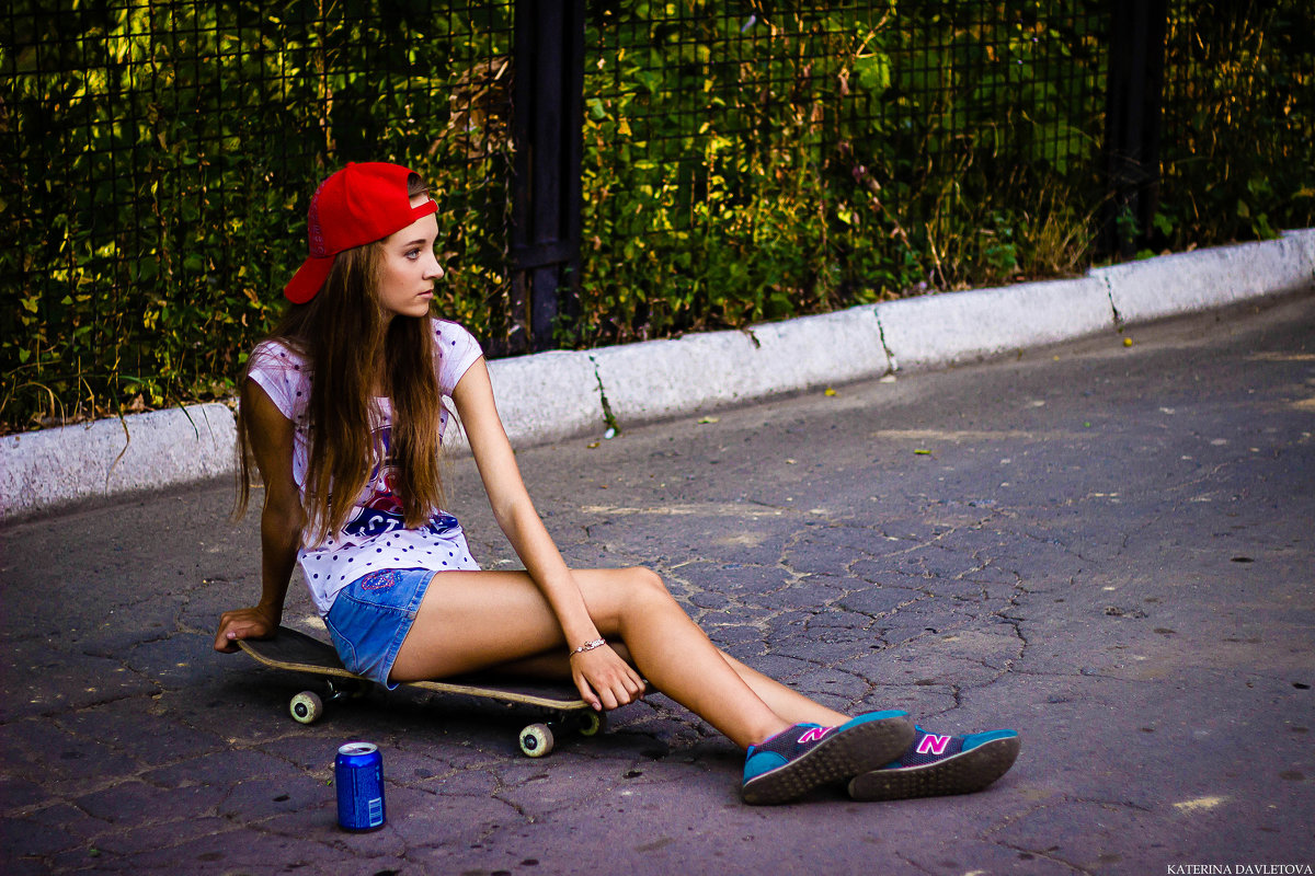 Девушка со скейтом - KATYA DAVLETOVA