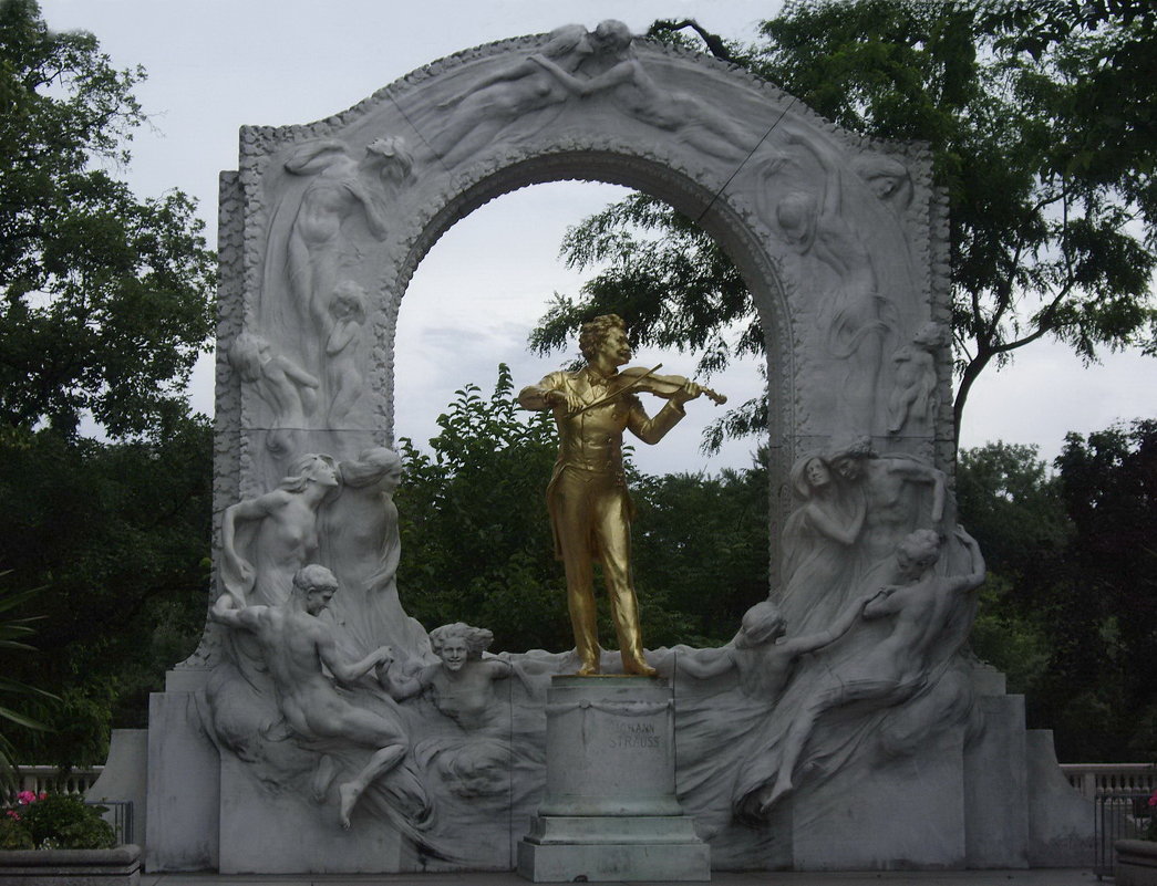 Памятник «королю вальсов» И. Штраусу в Вене - Юрий Поляков